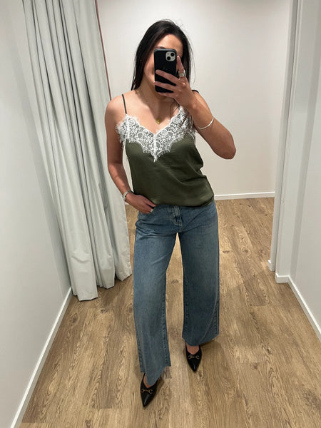 SABBI - Embroidered boyfriend jeans! 16
