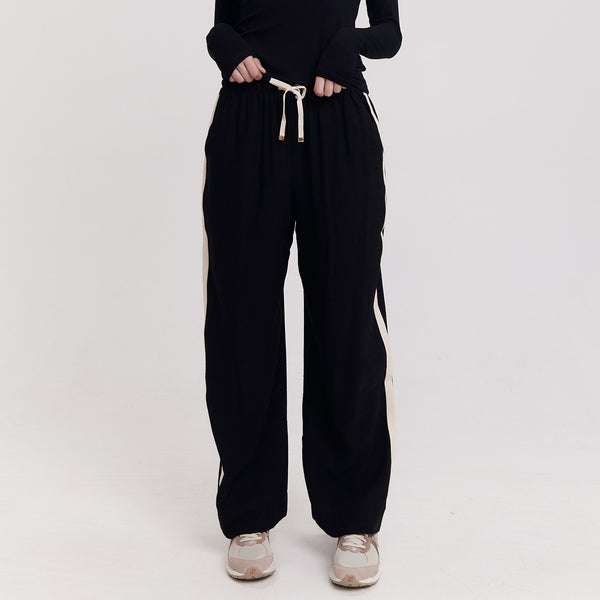 TAYLOR SPORT - Weekender wide leg pant! 12
