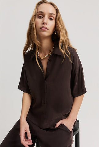 COUNTRY ROAD - Cupro button detail shirt! 10-12