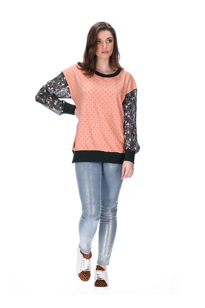 CHARLO - Floral sleeve peach star top! 8-10