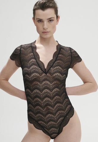 SIMONE PÉRÈLE (LN) Karma lace bodysuit! 16-18