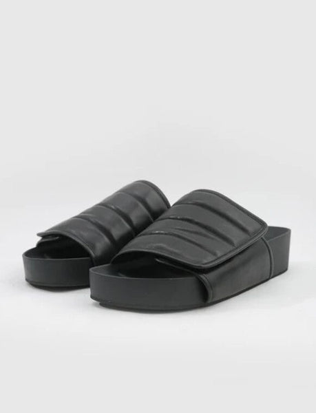 MOOCHI - Leather puff slides! 39