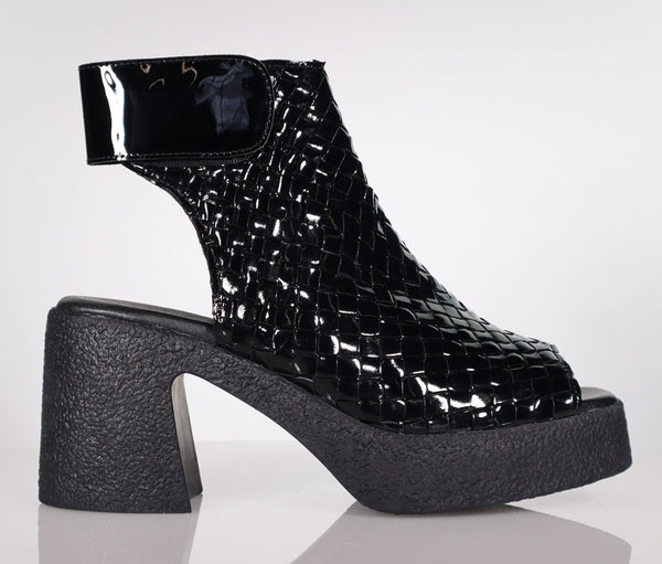 MINX (LN) "Trixie" platform ankle booties! 40