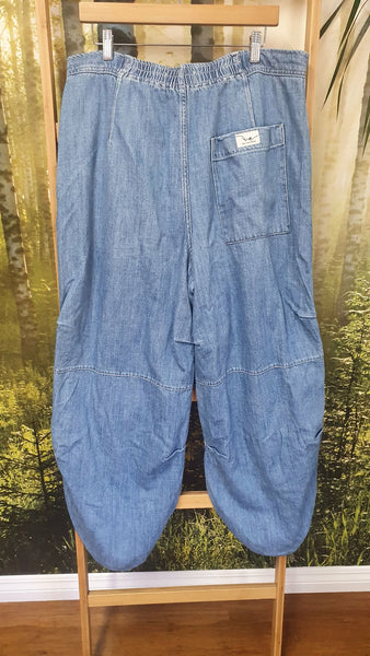 FREE PEOPLE - Logan cinched cargo jean! 14