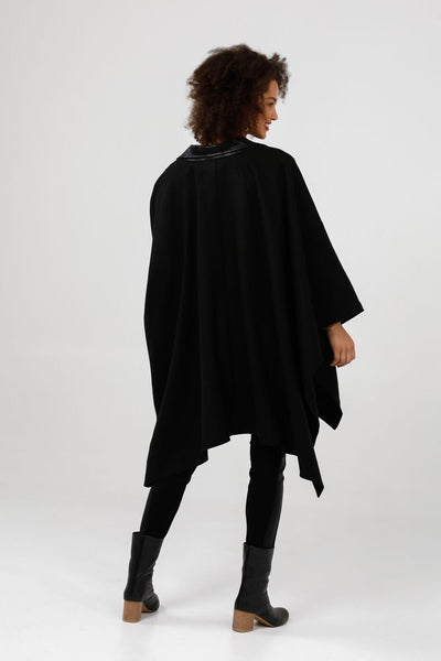 BRAVE + TRUE (LN) Drovers contrast trim poncho! 6-18