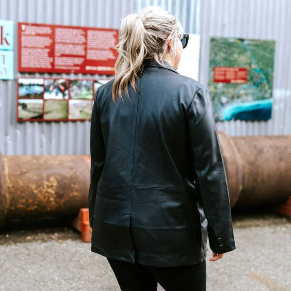 MOKÉ (LN) "Emmy" vegan leather blazer! 12