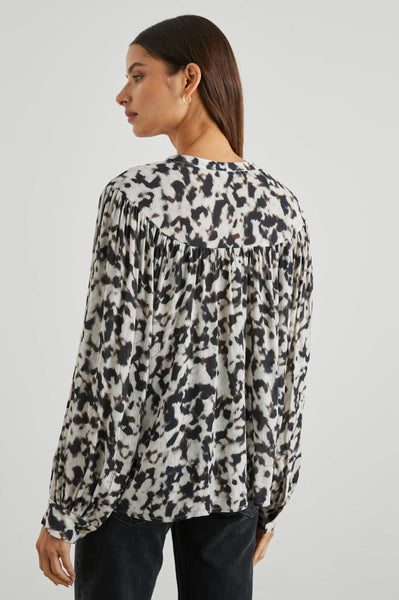 RAILS "Fable" blurred Cheetah blouse! 14
