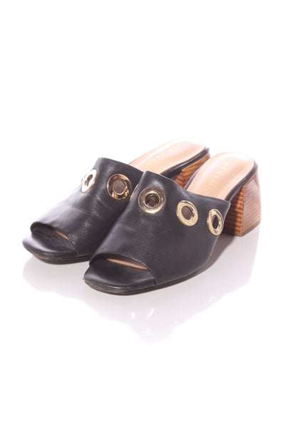 MI PIACI - Leather eyelet detail mules! 38