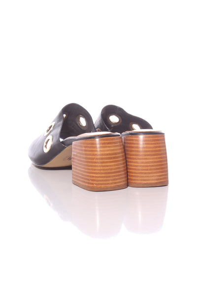 MI PIACI - Leather eyelet detail mules! 38