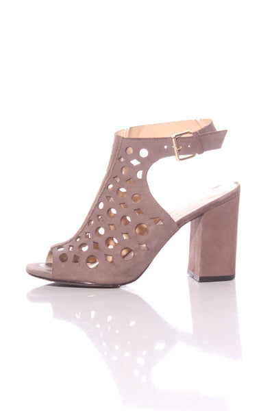 ISABELLA ANSELMI  - Cut out leather heels! 39