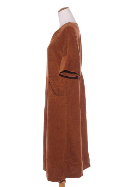 R REYNOLDS (NZ) Tan corduroy midi dress + pockets! 14