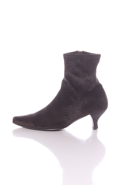 HŌGL - Embossed velvet kitten heel ankle boot! 8
