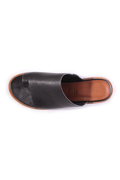 MI PIACI - Toe detail leather slides! 39