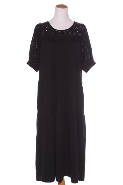 LEMON TREE - Broiderie detail tiered midi dress! 16
