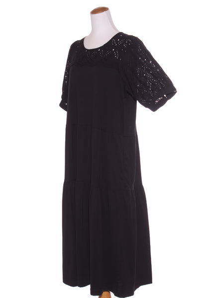 LEMON TREE - Broiderie detail tiered midi dress! 16