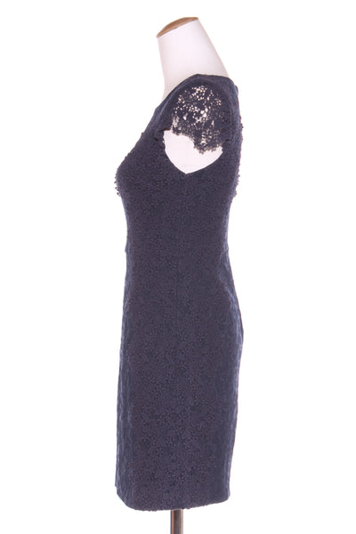 FOREVER NEW - Broiderie detail navy jacquard dress! 8