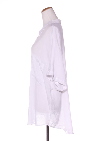 WILD CHILD (LN) Self patterned white top! 18-20