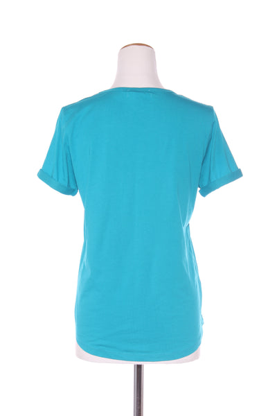 COUNTRY ROAD - Modern embossed logo tee! 10