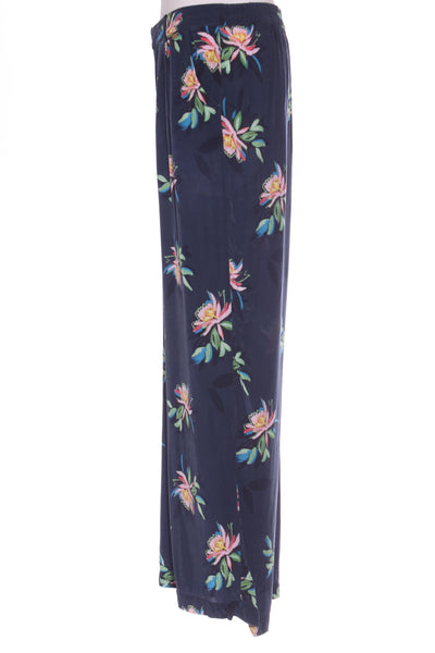 POM Amsterdam - Expressive flower trousers! 14