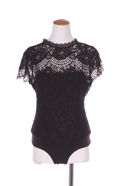 FOEVER NEW "Almira" lace scallop sleeve bodysuit! 12