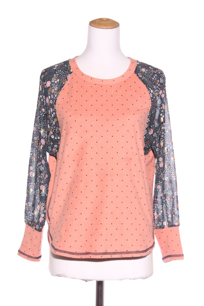 CHARLO - Floral sleeve peach star top! 8-10