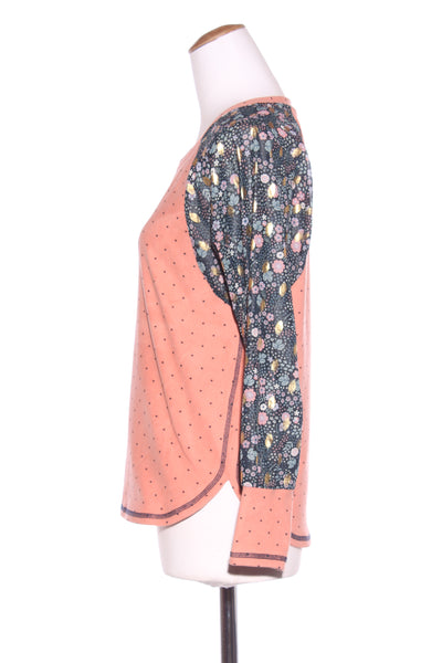 CHARLO - Floral sleeve peach star top! 8-10