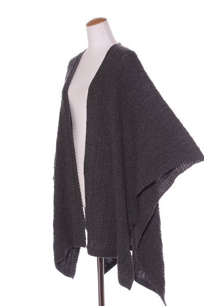 D)LUX - Lambswool cable knit poncho! 8-18