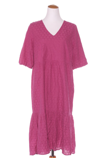 SIREN - Broderie midi dress - Berry! 18
