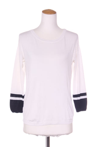 MOOCHI - Rayon knit crop sleeve top! 8-10