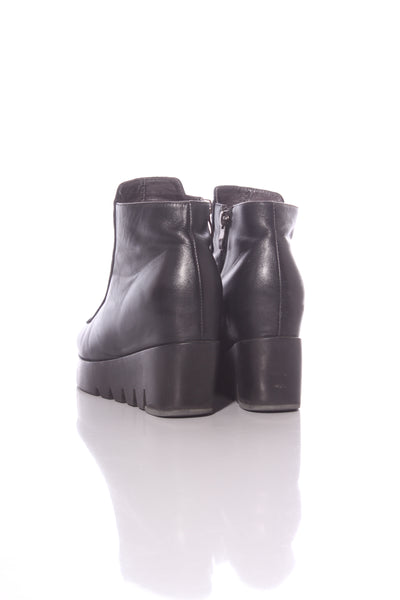 MINX "Jet" studded leather ankle boot! 40