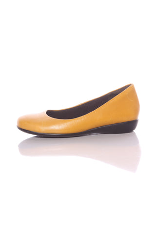 ZIERA - Mustard leather flats! 38.5