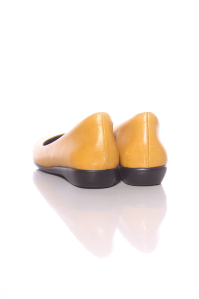 ZIERA - Mustard leather flats! 38.5