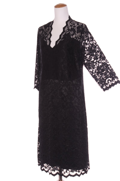 SARA - Scalloped lace evening dress! 16