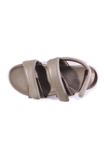 STYLERUNNER (LN) "Puffy strappy" leather sandal - Khaki! 40