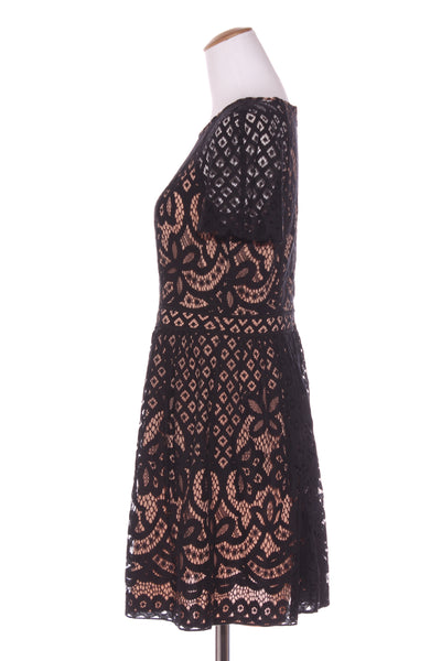 PORTMANS SIGNATURE - Nude lace overlay dress! 12