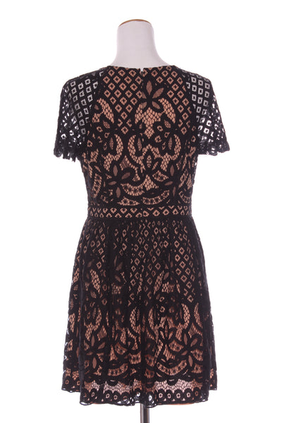 PORTMANS SIGNATURE - Nude lace overlay dress! 12
