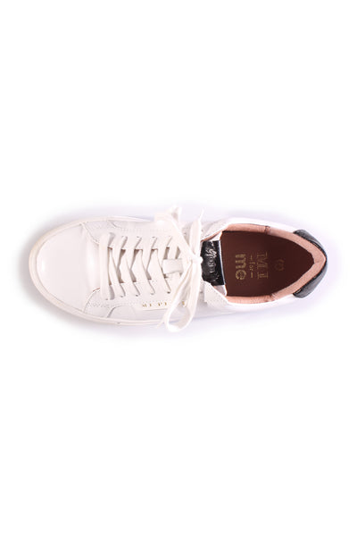 MI PIACI - Patent black accent leather sneakers! 38