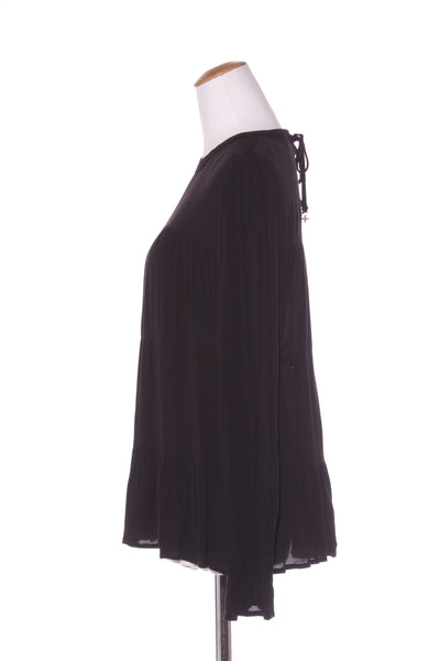 STELLA + GEMMA - Shirred sleeve ruffle hem blouse! 10