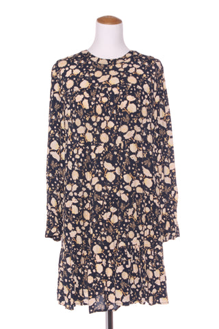 STELLA + GEMMA - Navy floral tiered dress! 12