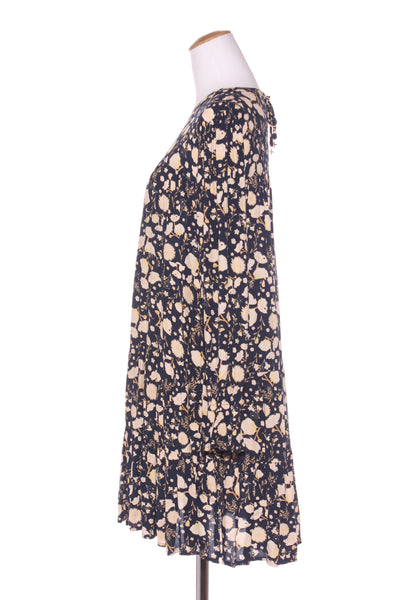 STELLA + GEMMA - Navy floral tiered dress! 12