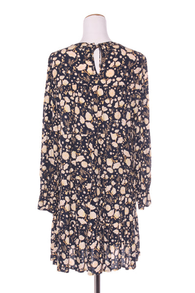 STELLA + GEMMA - Navy floral tiered dress! 12