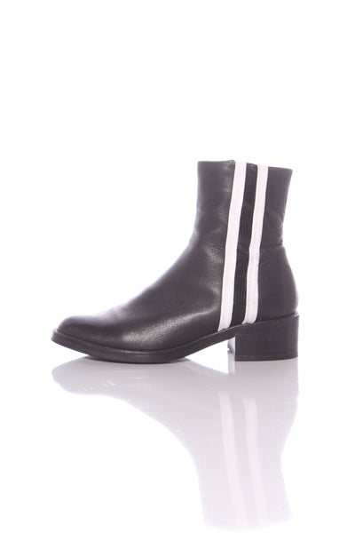 BELLE SCARPE - Leather stripe detail ankle boot! 40