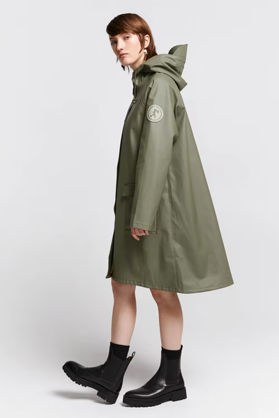 KAREN WALKER - Runway - Khaki raincoat!