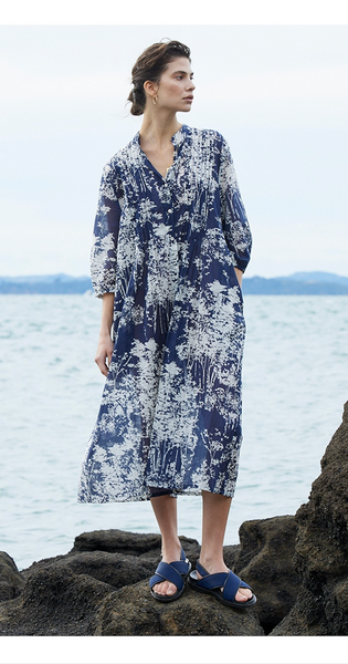 CAROLINE SILLS (NZ) Navy botanical print shirt dress! 10-12