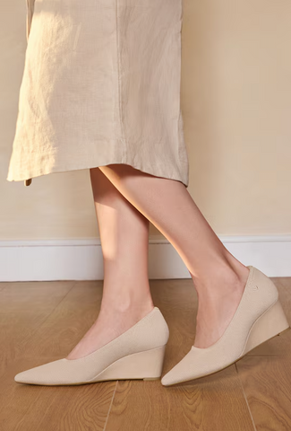 VIVAIA (LN) Pointed toe wedge heels! 38