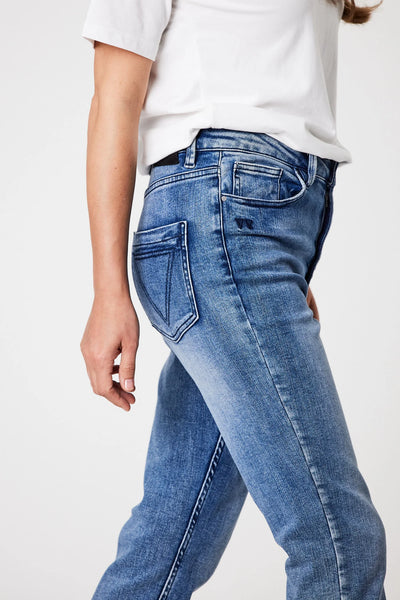 SHINE ON - Ashley straight leg jeans! 6-8