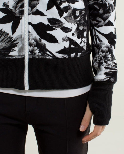 LULULEMON "Calm & cozy" Brisk bloom jacket! 8-10