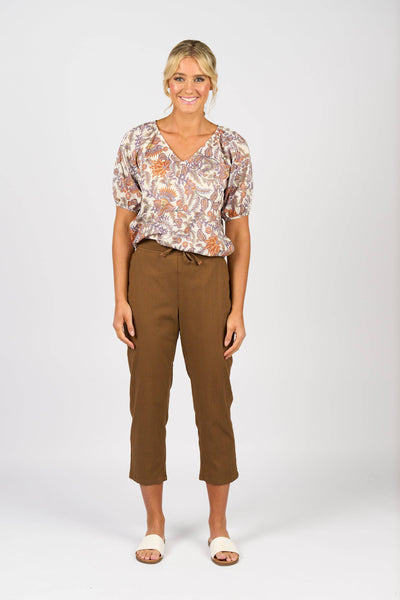 VASSALLI (LN) 7/8 slim leg elastic waist pant - Pecan! 16