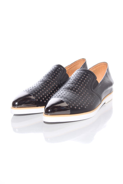 ADDICTION (LN) Metal cap perf leather loafers! 38