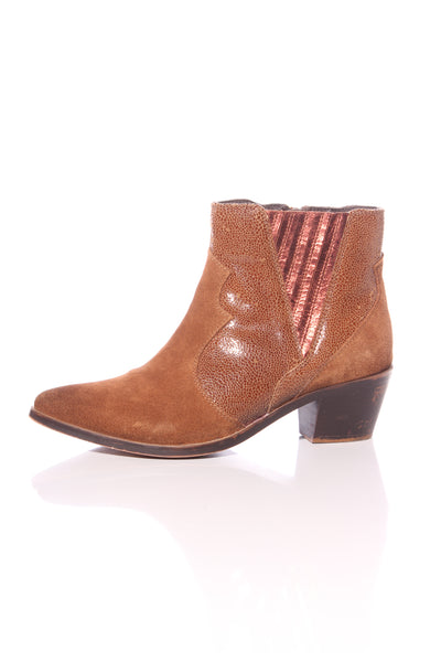 OEM - Bronze panel western leather ankle boots! 37